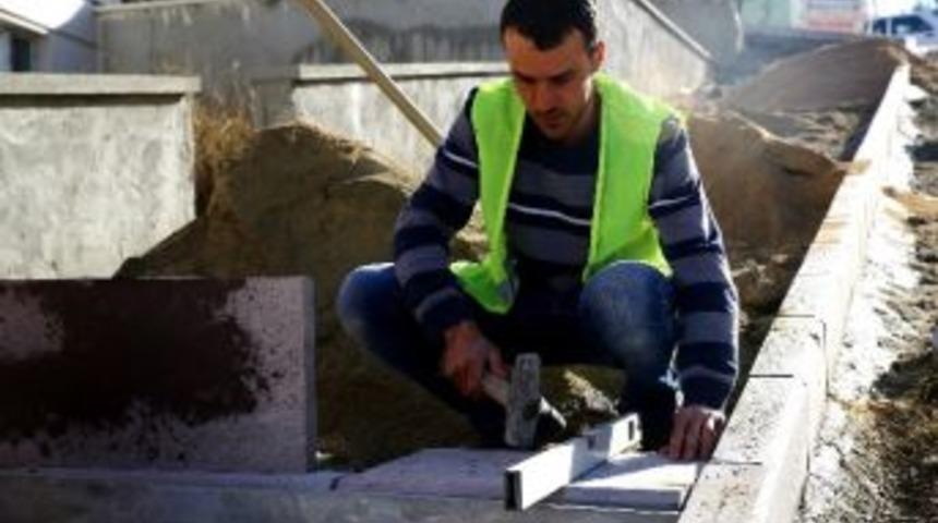 G&ouml;lbaşı&rsquo;nda Kaldırım &Ccedil;alışması