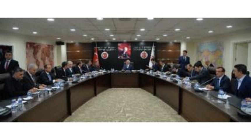 Yaş Sebze Ve Meyve İhracat&ccedil;ıları Rusya Krizini Ekonomi Bakanı Mustafa Elitaş&rsquo;la G&ouml;r&uuml;şt&uuml;