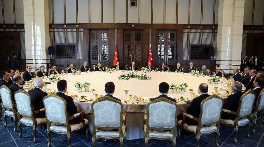 Cumhurbaşkanı Erdoğan, Doğu Ve G&uuml;neydoğu Anadolu B&ouml;lgelerindeki &Uuml;niversite Rekt&ouml;rlerini Kabul Etti