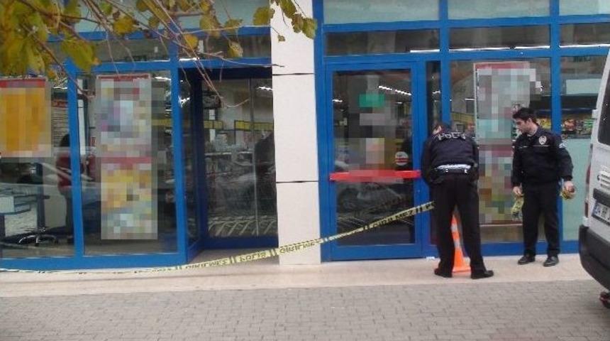 Kartal&rsquo;da Bı&ccedil;aklı Market Soygunu