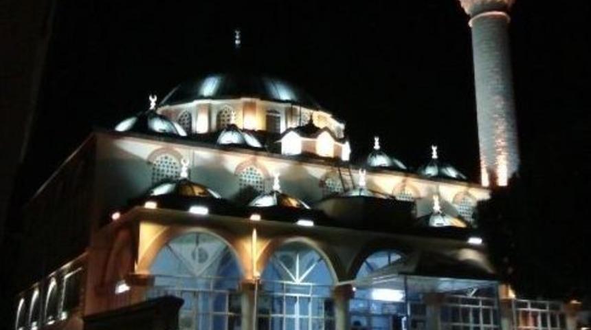 Sarıg&ouml;l&rsquo;de Camiler Işıl Işıl