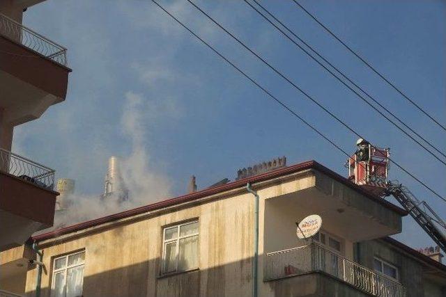 Karaman’da Çatı Yangını Korkuttu