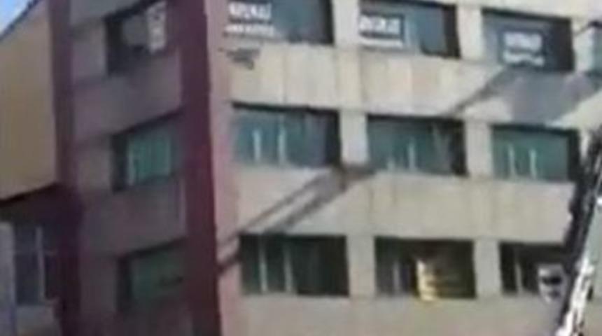 Tatvan&rsquo;da Tehlikeli Kar Temizliği