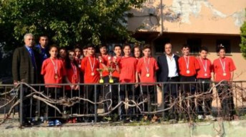 S&ouml;ke&rsquo;nin Savuca Ortaokulu&rsquo;ndan Atletizm Başarısı