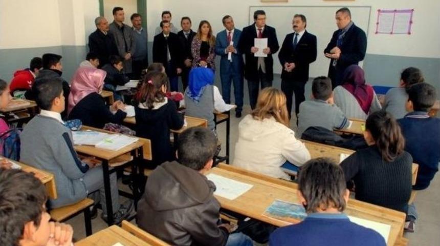 Kaymakam Sarı Ve M&uuml;d&uuml;r Ceylani&rsquo;den Okul Ziyareti