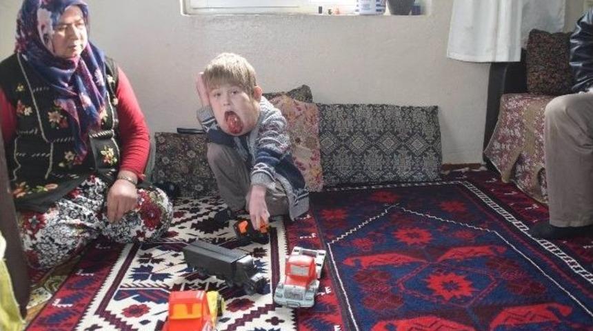 7 Yaşındaki İsmail Houston Hastalığı İle Savaşıyor