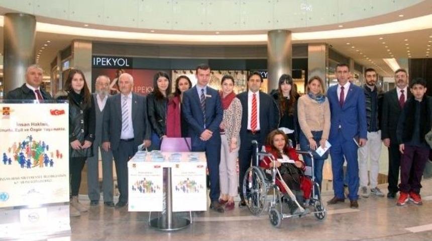 Afyonkarahisar&rsquo;da 10 Aralık "insan Hakları G&uuml;n&uuml;" Dolayısı İle Stant A&ccedil;ıldı