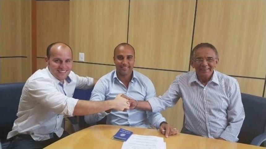 Deıvıd De Souza, İmzayı Attı