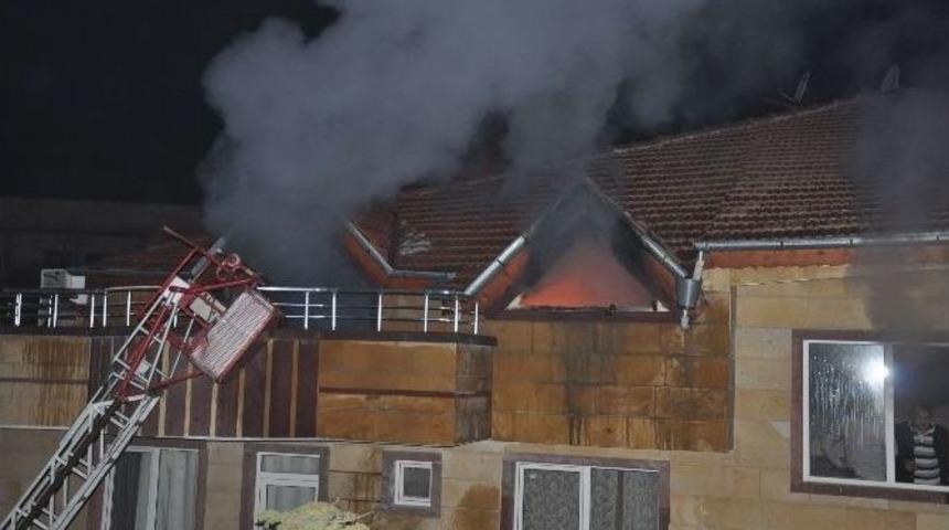 1 Saat Arayla İki Kez Yangın &Ccedil;ıktı