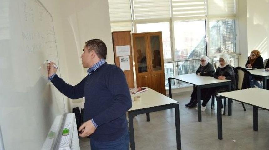 Savaş Mağduru &Ccedil;ocuklar Okullu Oldu