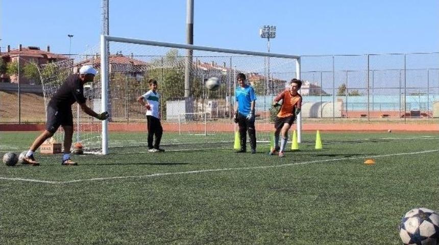 B&uuml;y&uuml;k&ccedil;ekmece Geleceğin Futbol Yıldızlarını Se&ccedil;iyor