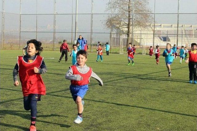 Büyükçekmece Geleceğin Futbol Yıldızlarını Seçiyor