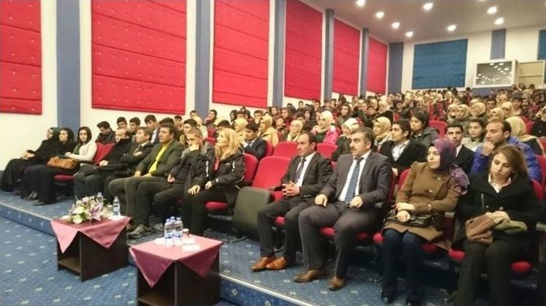 Kariyer G&uuml;nlerinin İlk Konuğu Eser Oldu