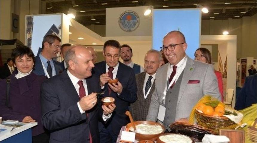 Vali &Ccedil;akacak, Travel Turkey İzmir Turizm Fuarı&rsquo;nın A&ccedil;ılışına Katıldı