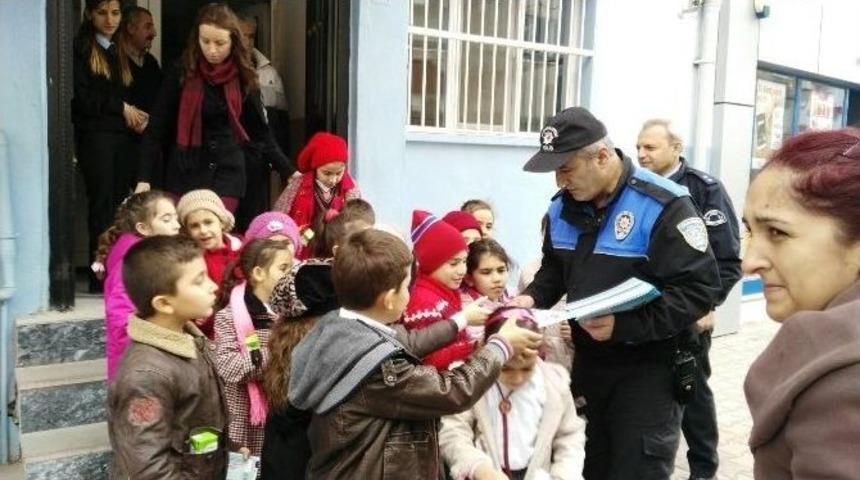 Sungurlu&rsquo;da Minik &Ouml;ğrenciler Polis Merkezini Gezdi