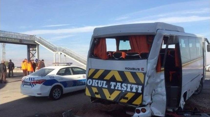 Malatya&rsquo;da Kaza: 4&rsquo;&uuml; Ağır 16 Yaralı