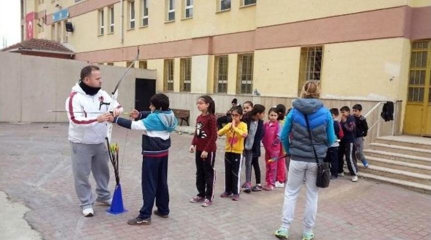 Beyoğlu Belediyesi Kış Spor Okullarında Okçuluk Eğitimleri Başladı