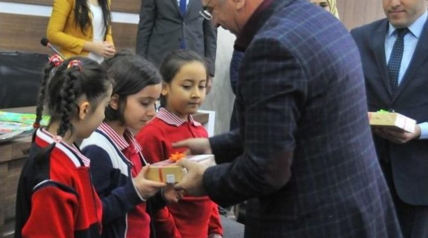 Başkan Akdoğan, &lsquo;&ccedil;evreci&rsquo; &Ouml;ğrencileri &Ouml;d&uuml;llendirdi