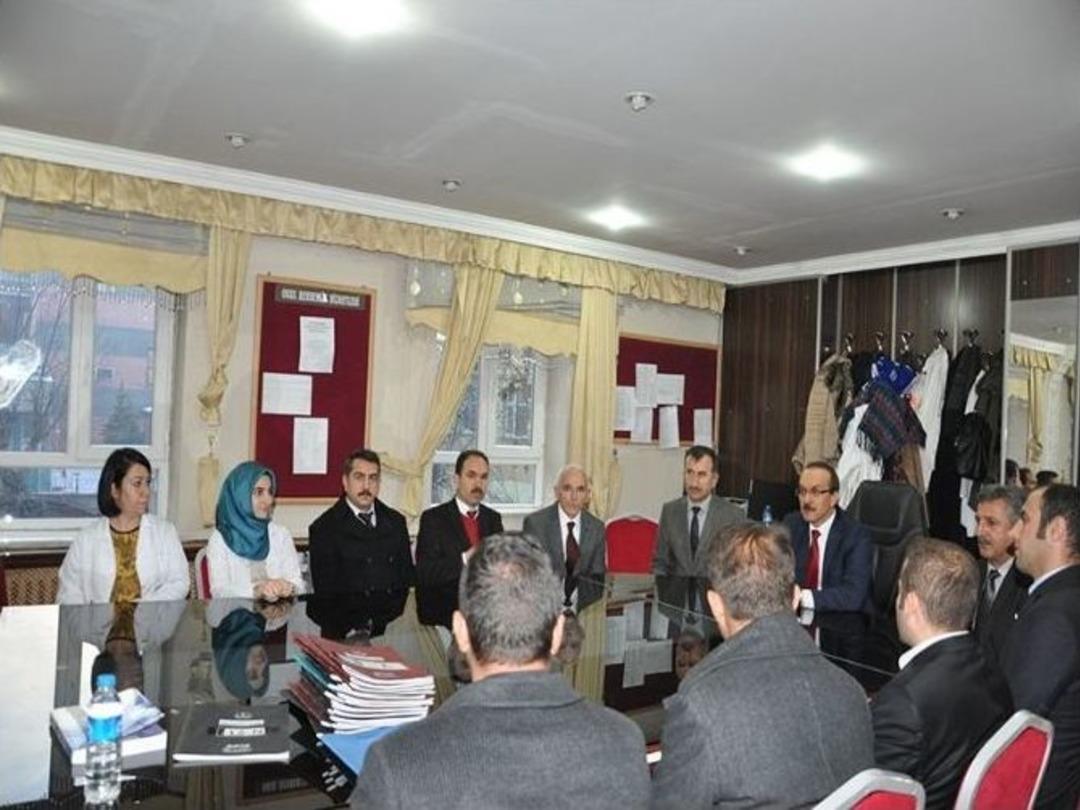 Vali Yavuz &Ouml;ğrencilerle Bir Araya Geldi