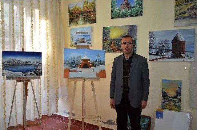 Gündüzleri İmam, Akşamları Ressam