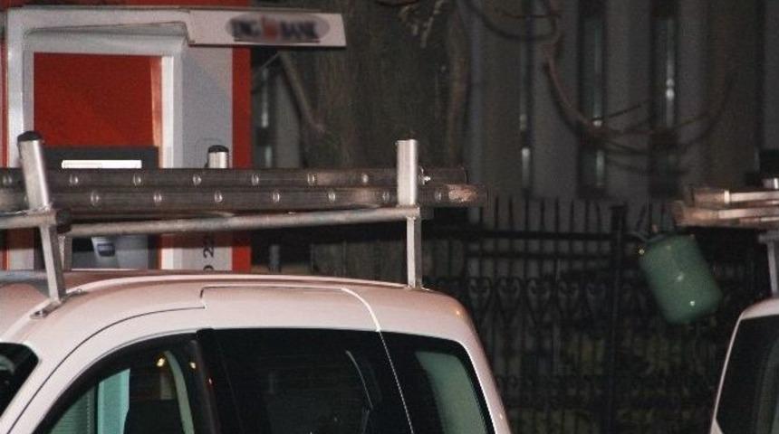 Atm Yakınındaki Ş&uuml;phelı T&uuml;p Korkuttu