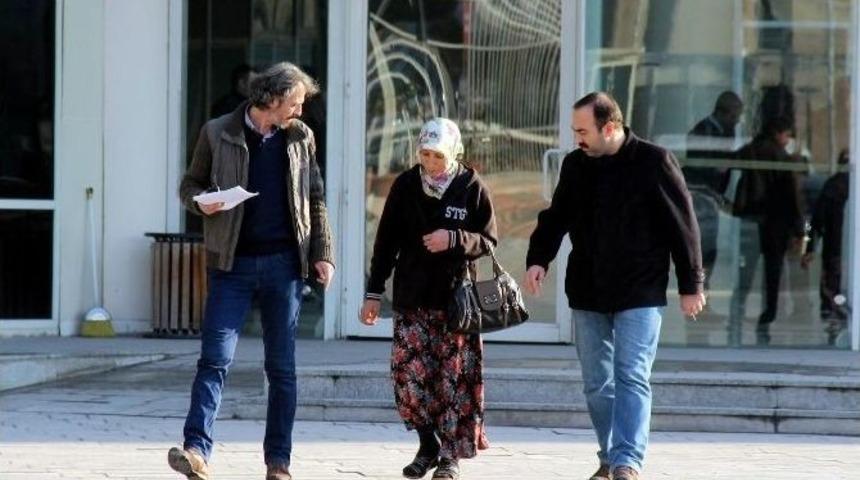 Tartıştığı Erkek Arkadaşını Bı&ccedil;akladı