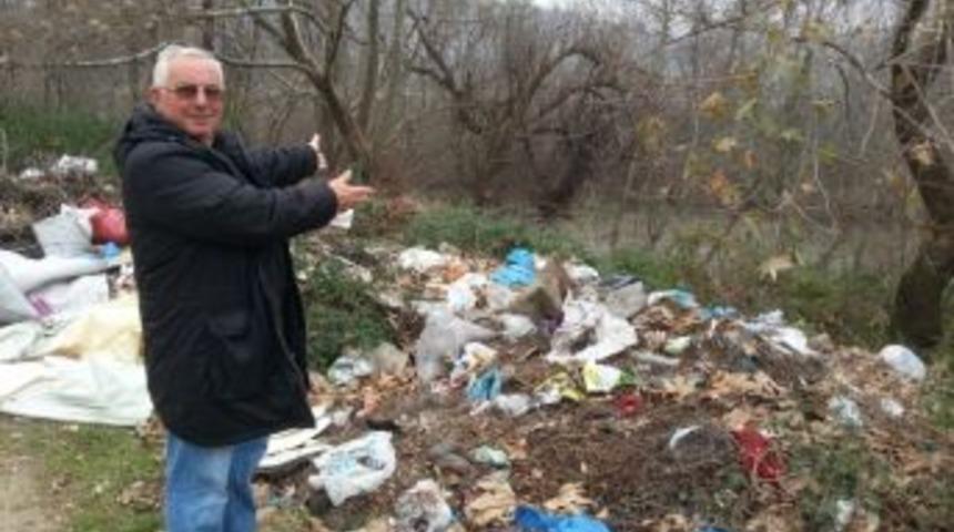 Vatandaşlar Melen &Ccedil;ayı Kenarına Atılan &Ccedil;&ouml;plerden Dertli