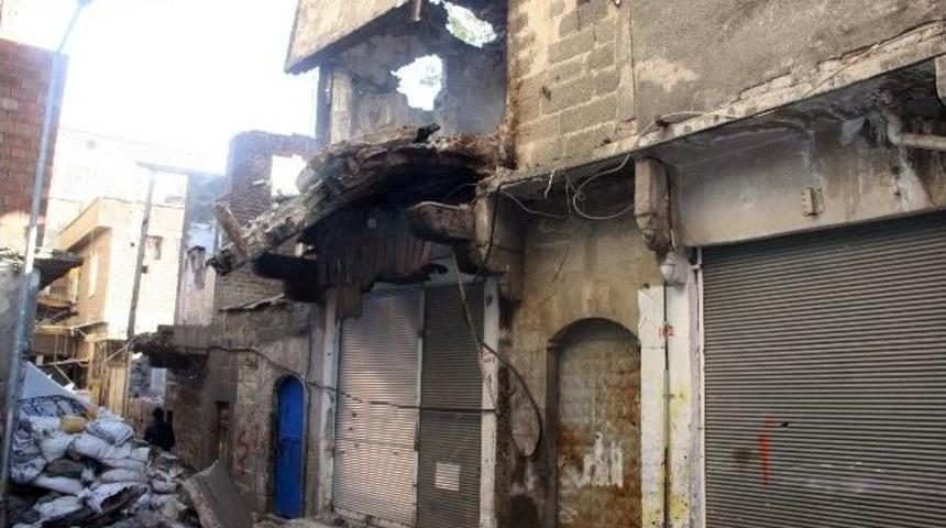 Sur&rsquo;da 17 Saat Arayla Yeniden Sokağa &Ccedil;ıkma Yasağı İlan Edildi