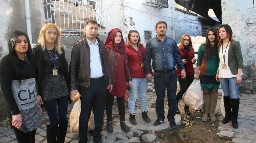 Umudun Sesi, Sur&rsquo;daki Vatandaşa Ekmek Dağıttı