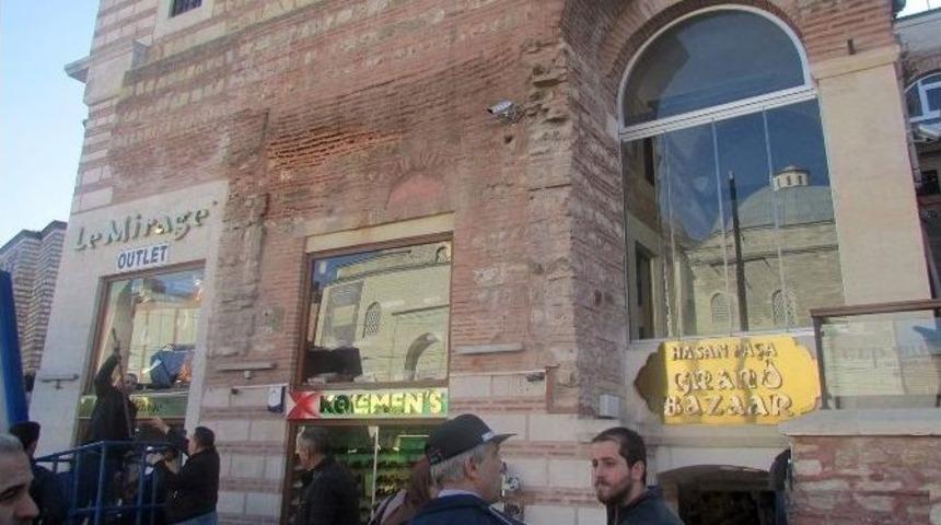 Hasan Paşa Hanındaki Reklam Tabelaları Kaldırıldı