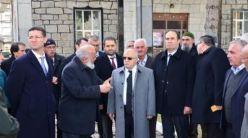 Vali Şent&uuml;k K&ouml;y Gezileri Kapsamında &Ouml;mer Hacılı K&ouml;yl&uuml;leri İle Bir Araya Geldi