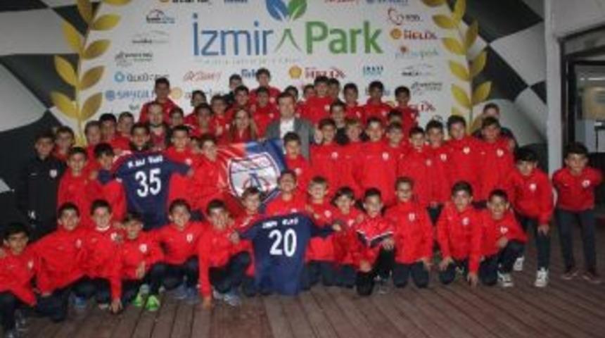 Altınordu&rsquo;lu Gen&ccedil;lerden İzmir Park &Uuml;lk&uuml; Yarış Pisti&rsquo;ne Ziyaret