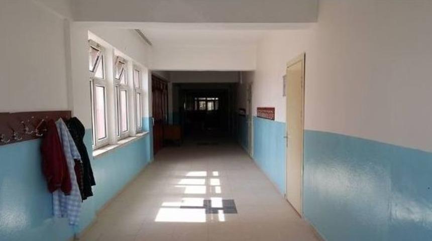 Boz&uuml;y&uuml;k&rsquo;te Okullar Bedavaya Boyanıyor