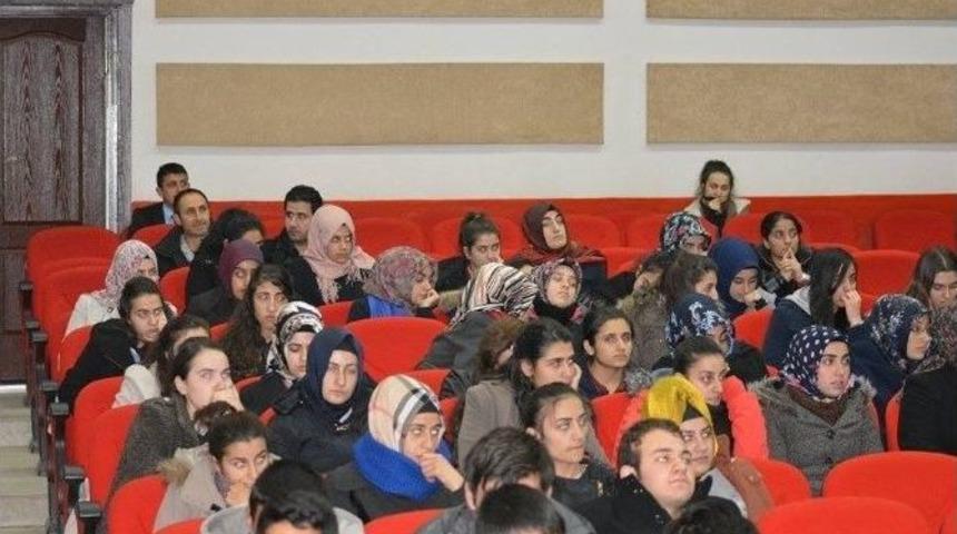 B&uuml;y&uuml;kşehir Belediyesi Aşkale&rsquo;de Kitap Dağıttı...