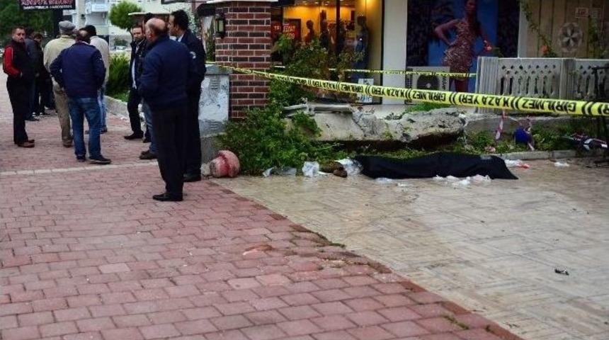 Antalya&rsquo;da Trafik Kazaları: 2 &Ouml;l&uuml;