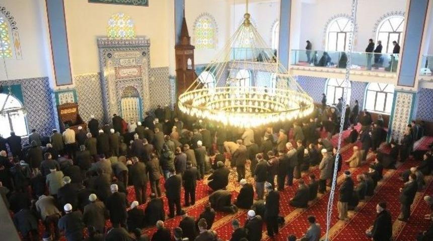 B&uuml;y&uuml;korhan Merkez Camii İbadete A&ccedil;ıldı