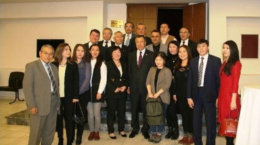 Yavuzaslan, &lsquo;g&ouml;&ccedil;ebeler&rsquo; Romanı Tanıtımına Katıldı