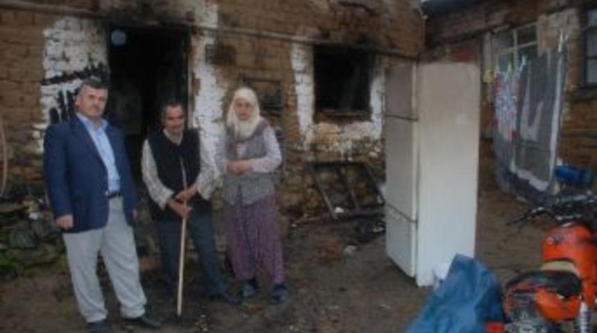 Evi Yanan &Ccedil;ift, Yardım Bekliyor