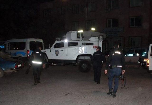 Polis Merkezi Önündeki Silahlı Kavga Emniyeti Harekete Geçirdi