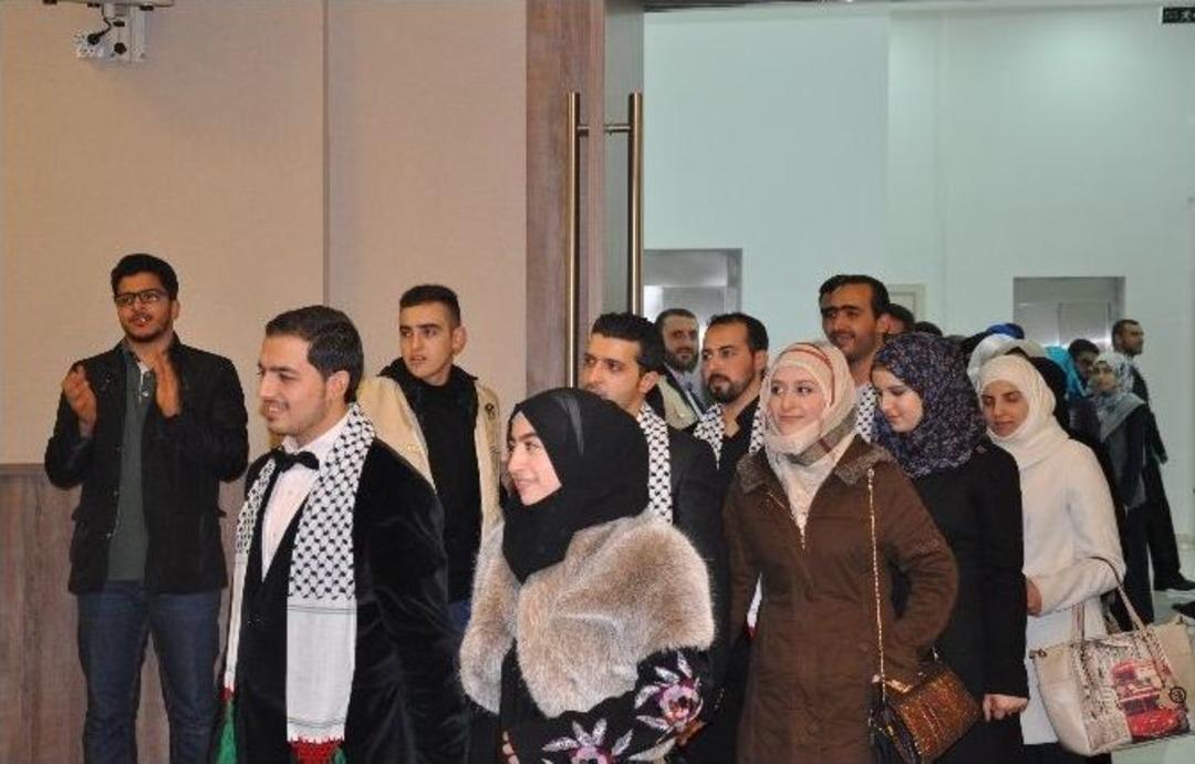 &Uuml;sk&uuml;dar Belediyesi 50 Filistinli &Ccedil;ifte Nikah Kıydı