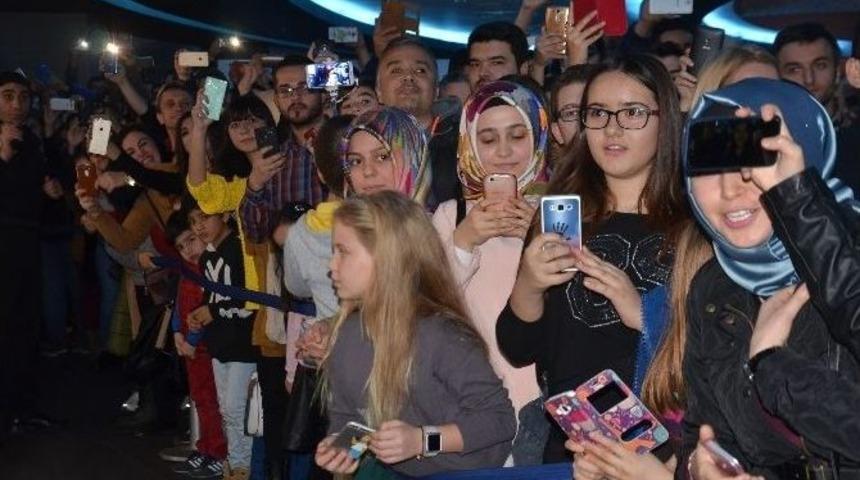 &rsquo;d&uuml;ğ&uuml;n Dernek 2: S&uuml;nnet&rsquo; Filminin Oyuncuları Bursa&rsquo;da