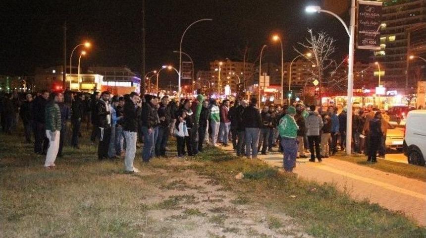 Bursaspor Taraftarı Y&ouml;netimi Yine İstifaya &Ccedil;ağırdı