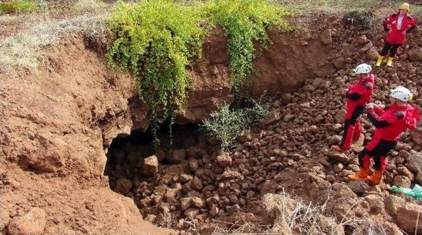 T&uuml;rkiye&rsquo;nin İlk Lav T&uuml;p&uuml; Mağarası Keşfedildi