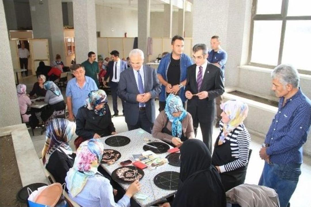 Meslek Edindirme Kursları Devam Ediyor