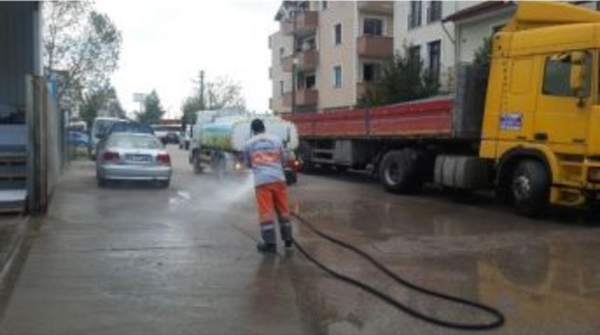İzmit&rsquo;te Ayda 200 Sokak Yıkaması Yapılıyor