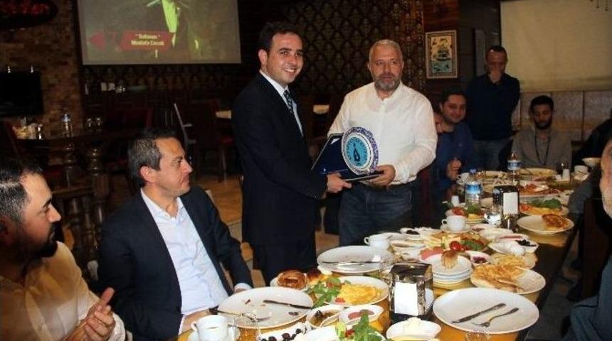 Milletvekili İshak Gazel&rsquo;den K&uuml;tahyaspor&rsquo;a Kahvaltı İkramı