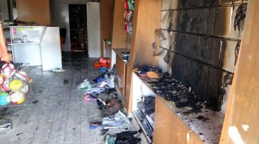 Hırsızlar &Ouml;nce Soydu, Sonra Da Yaktı