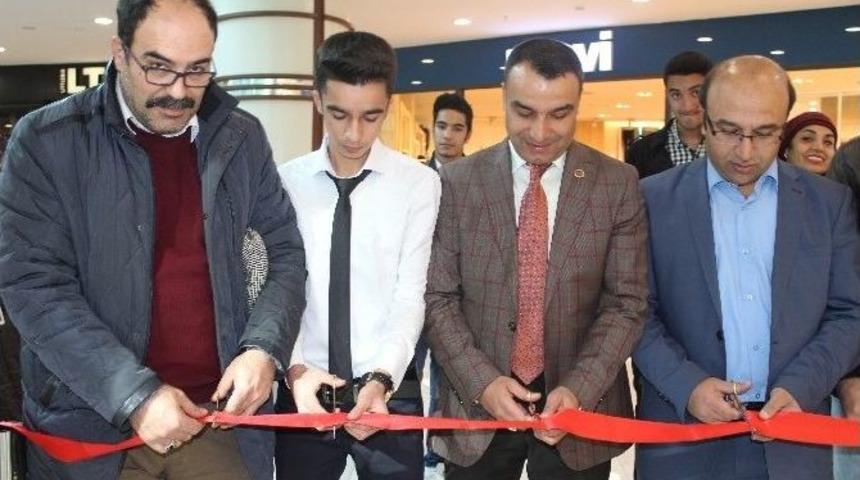 Liseli Gen&ccedil;ten Fotoğraf Sergisi