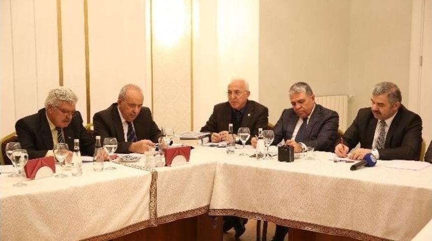 Yuvarlak Masa Toplantıları S&uuml;r&uuml;yor