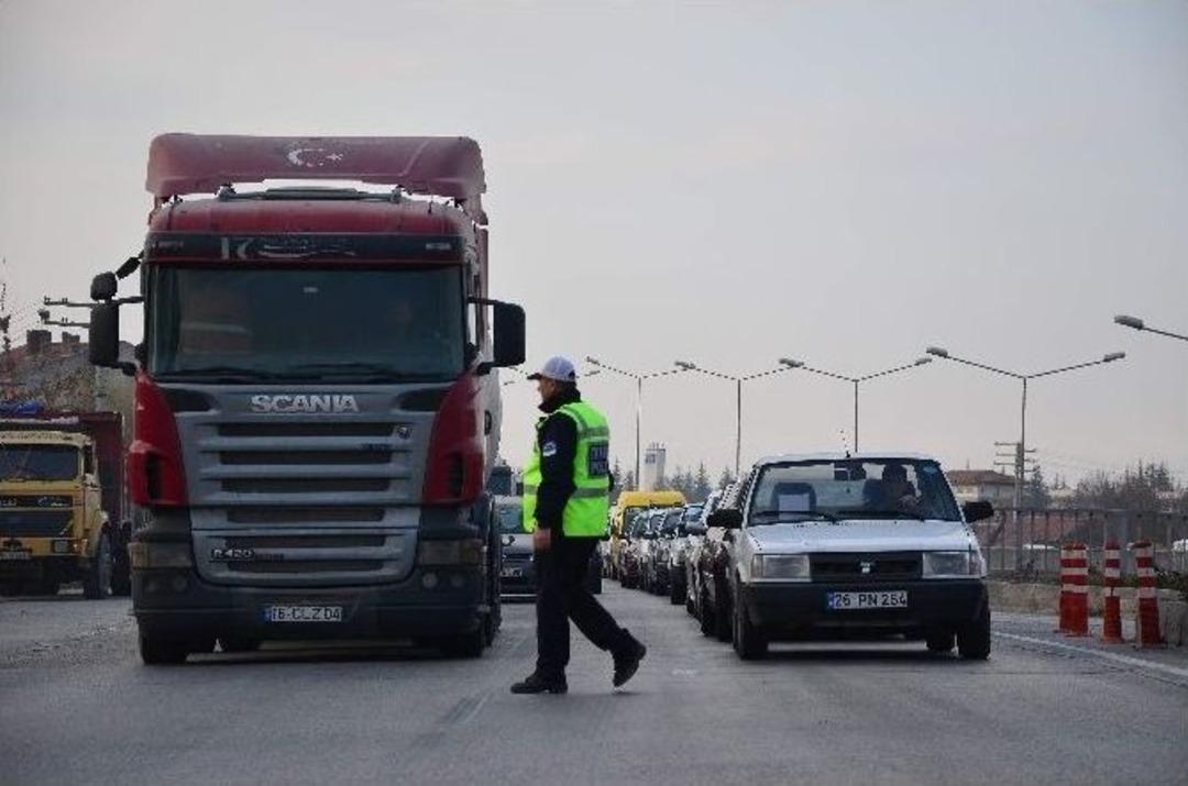 A&ccedil;ık &Ouml;ğretim Sınavı Trafiği Fel&ccedil; Etti